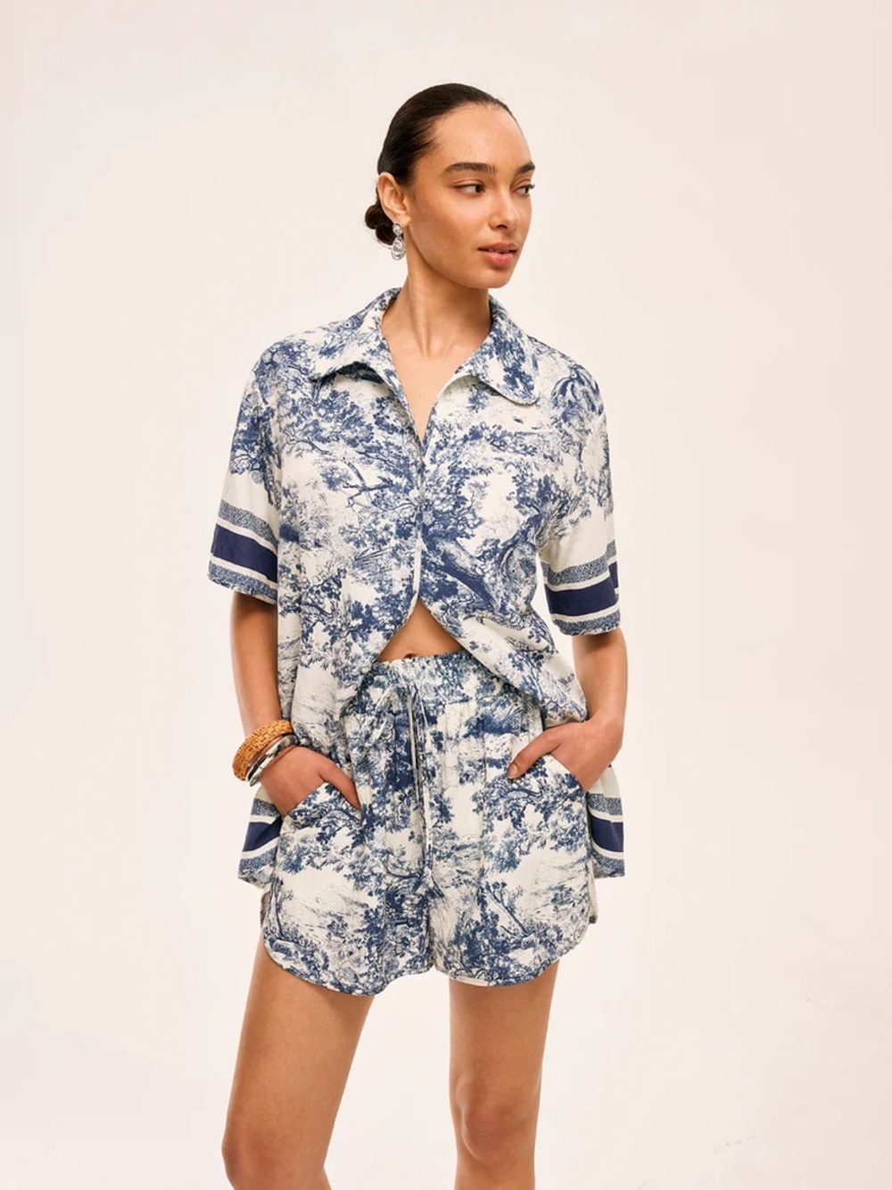 COMMENSE Blue & White Toile Short Set - Picture 3 of 7